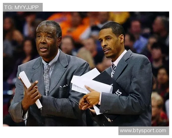 卢指导分析对手中锋外投威胁我们的大个子速度不足小阵容劣势明显