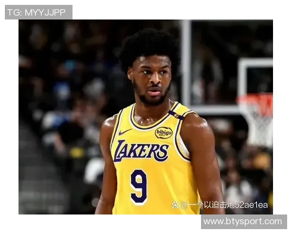 布朗尼单臂补扣震撼全场克内克特称赞他是兄弟太燃了