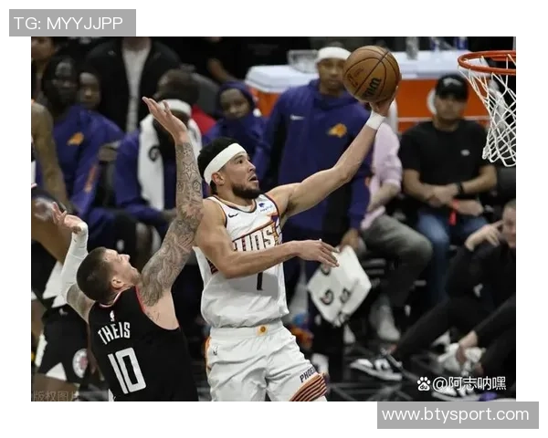 布克末节发力砍下25分助球队逆转胜利展现超强个人能力